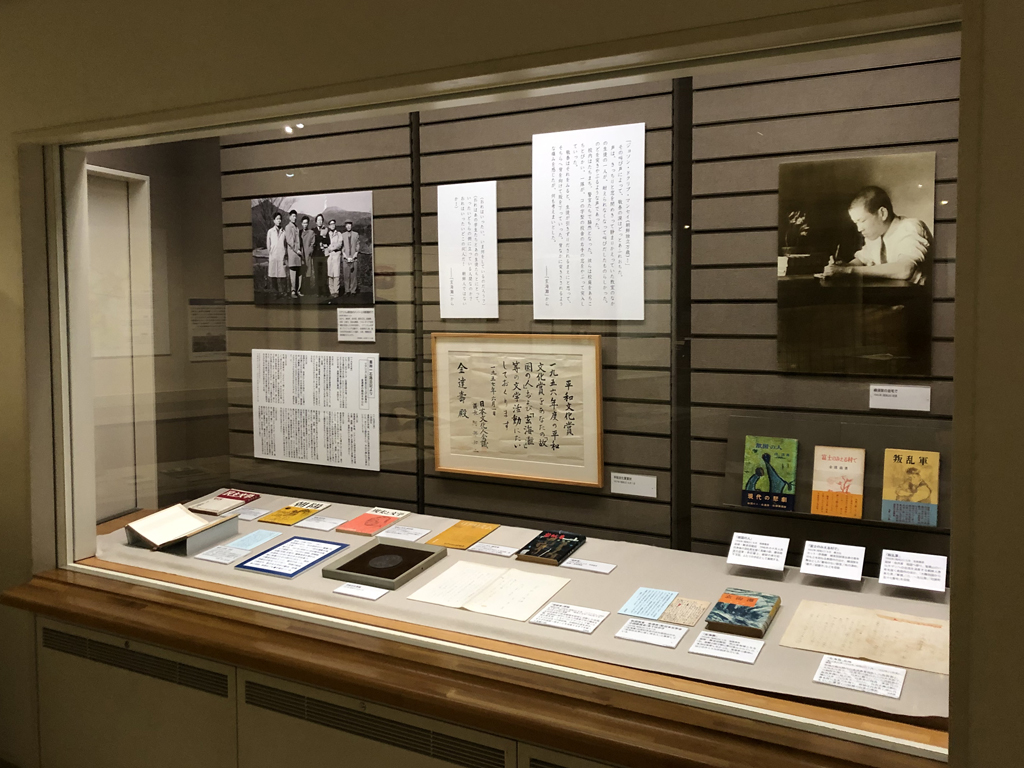 スポット展示・収蔵コレクション展19「生誕100年 金達寿展」会場風景