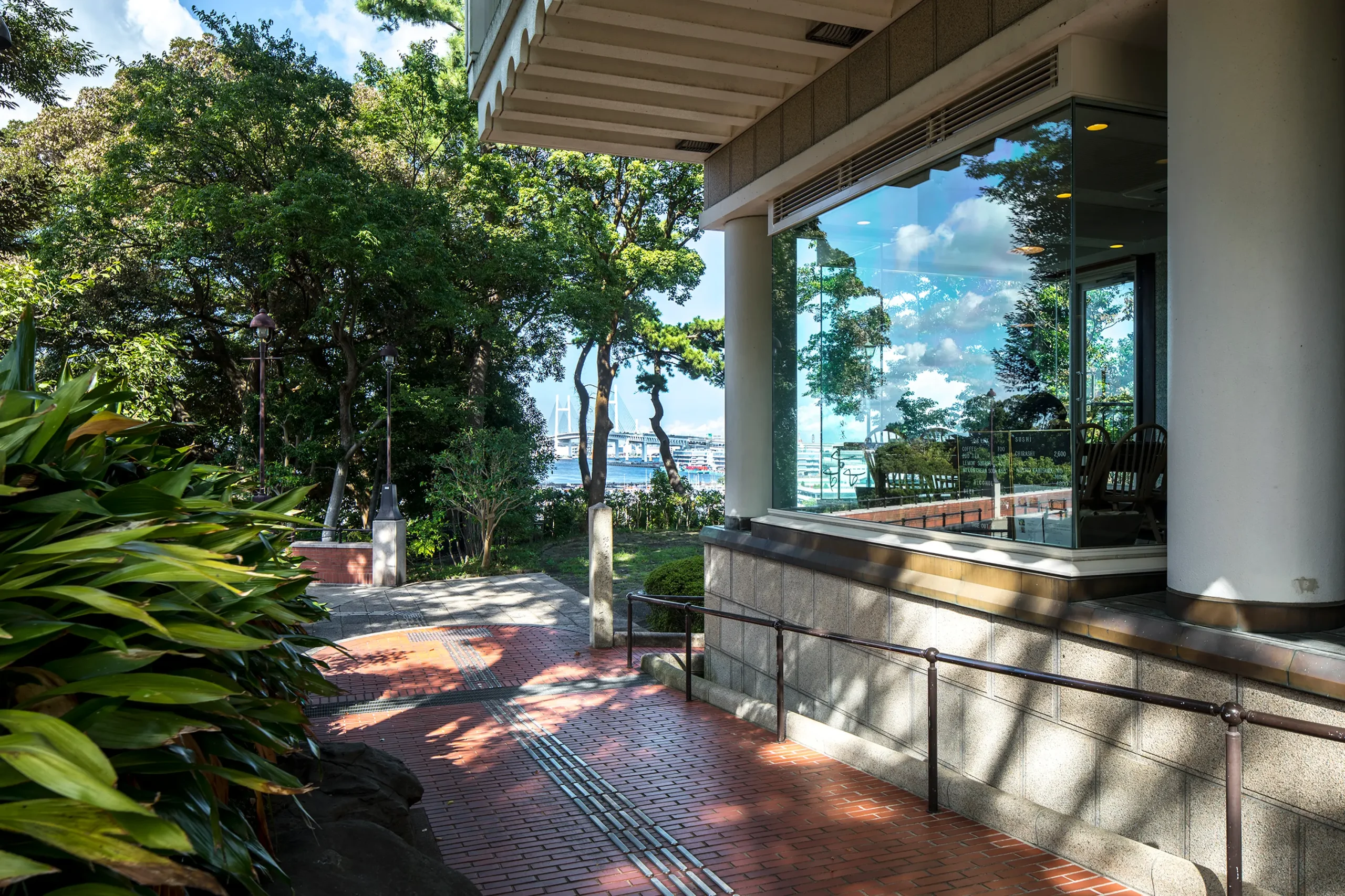 神奈川近代文学館外観