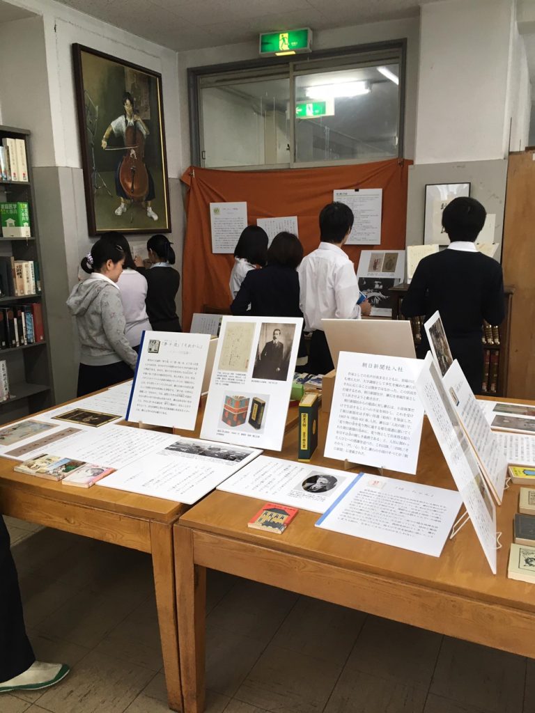 漱石パネル展の様子