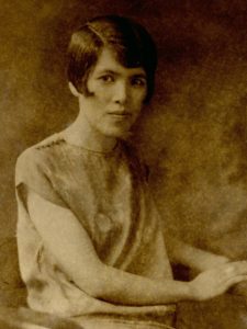 特別展「生誕130年 吉屋信子展 シスターフッドの源流」=複製を禁ず